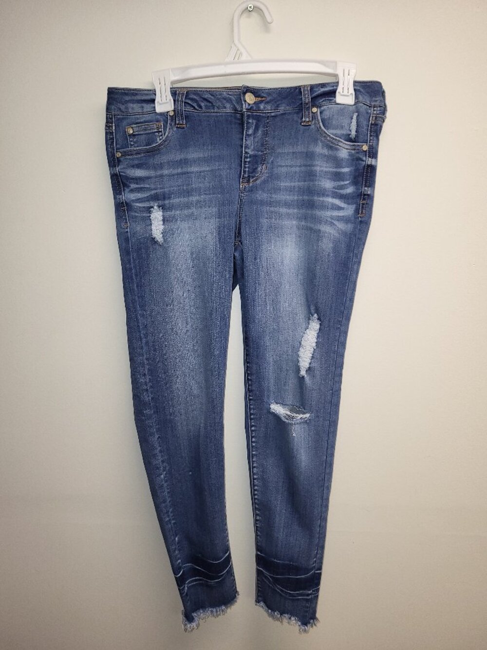 Celebrity Pink Mid Rise Ankle Skinny Jeans 9/29 Distressed Raw Hem